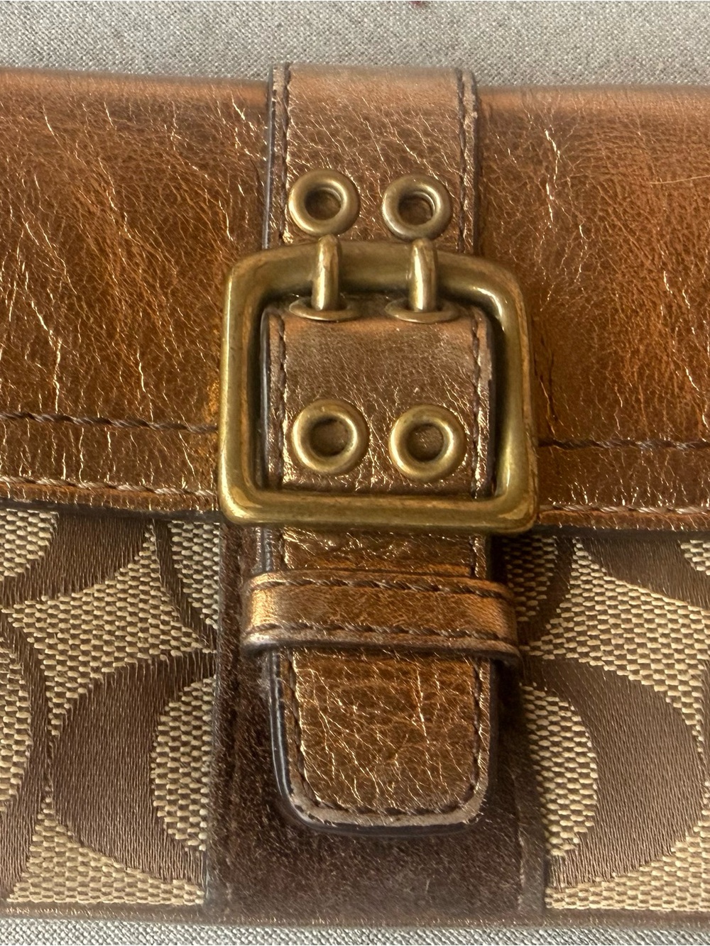 Brown metalic Leather-Trim Canvas wallet- wristler Coach vintage signature - Picture 9 of 15